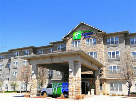 The best available hotels & places to stay near Roselle, IL.